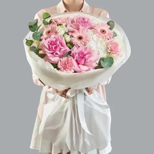 Букет с розами, герберой и и гортензией 