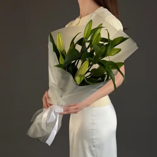 Букет из 3 лилий в упаковке