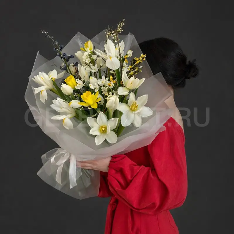 225114 Букет из нарциссов, ирисов и гиацинта с форзицией