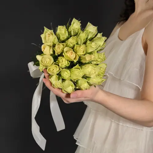 Букет из 21 белой кенийской розы